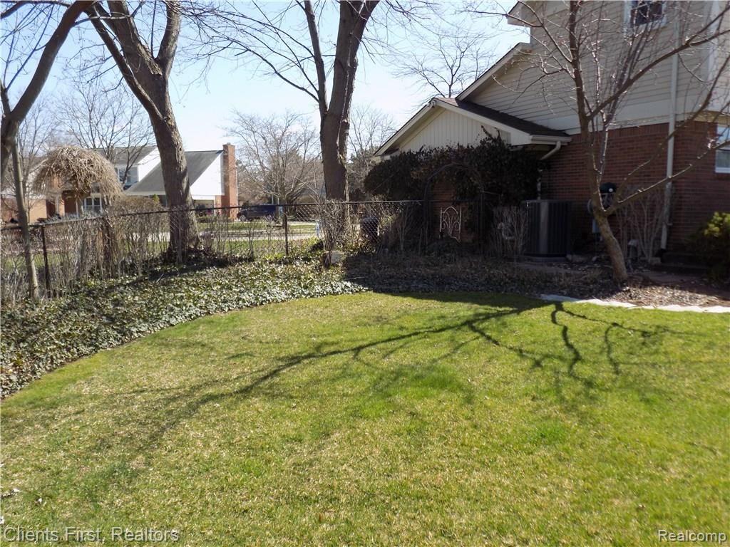 46823 Doubletree Road Canton, MI 48187 - Photo 56 of 74 SIDE YARD