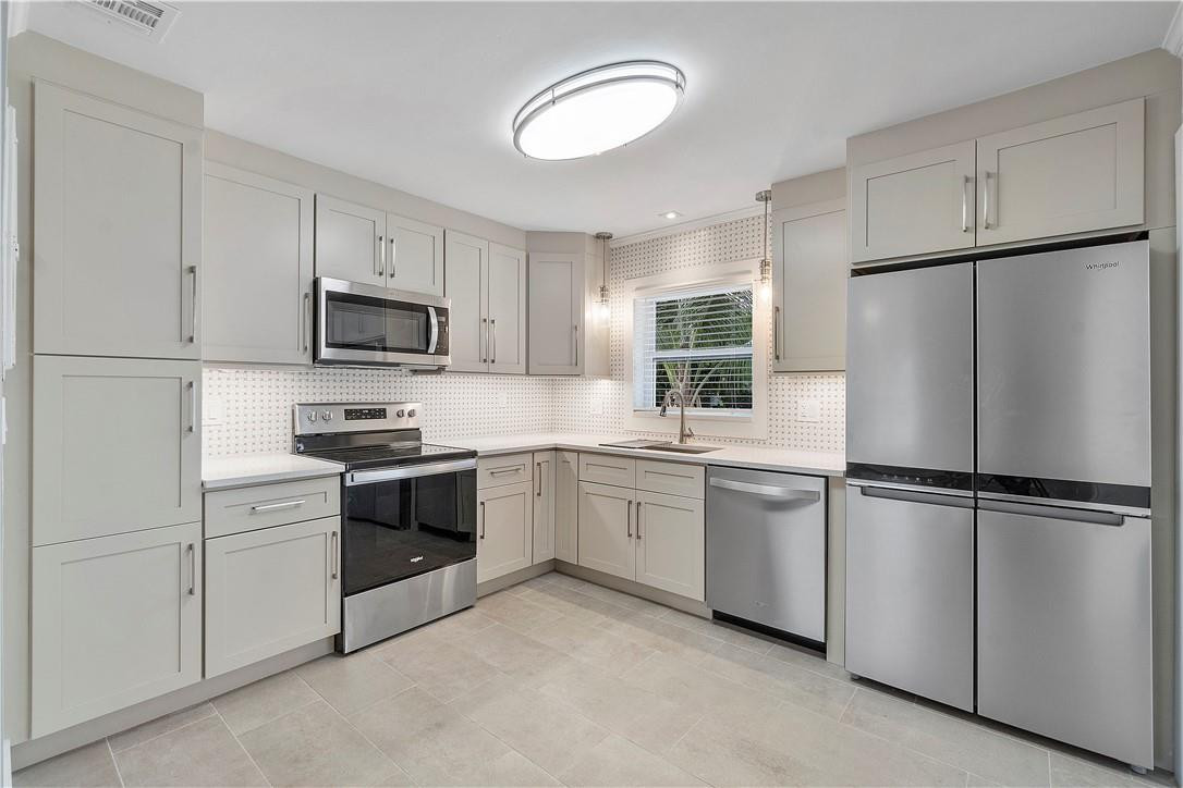 250 Northwest 10th Street Boca Raton, FL 33432 - Photo 7 of 47 Photo 7
