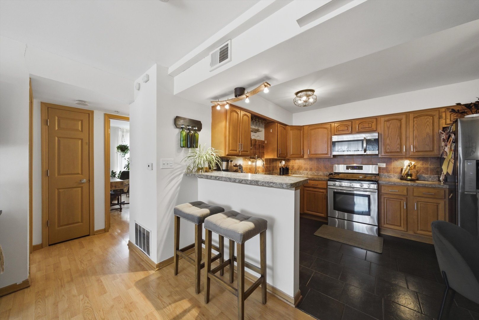 10437 Natoma Avenue, Unit 11 Chicago Ridge, IL 60415 - Photo 4 of 13