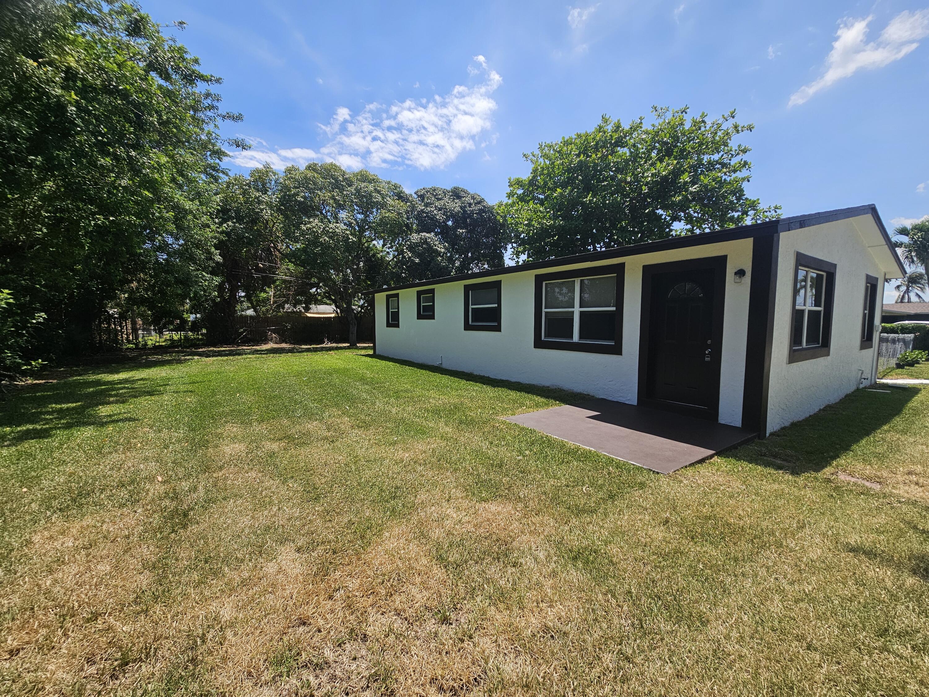 1605 West 10th Street Riviera Beach, FL 33404 - Photo 15 of 52 20260509_140244