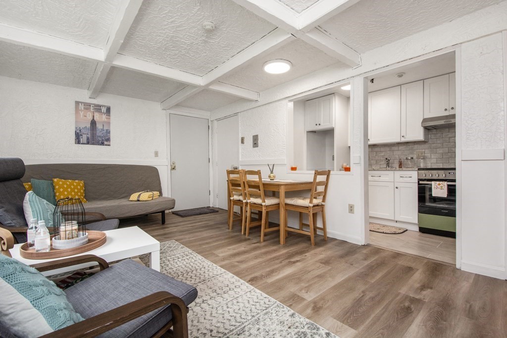 41 Spencer Road, Unit G16 Boxborough, MA 01719 - Photo 4 of 17 a living room with furniture and kitchen view