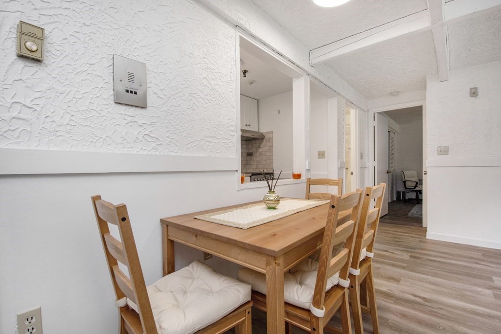 41 Spencer Road, Unit G16 Boxborough, MA 01719 - Photo 8 of 17 a view of a dining room with furniture