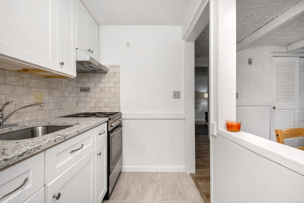 41 Spencer Road, Unit G16 Boxborough, MA 01719 - Photo 9 of 17 a kitchen with stainless steel appliances granite countertop a refrigerator and a sink