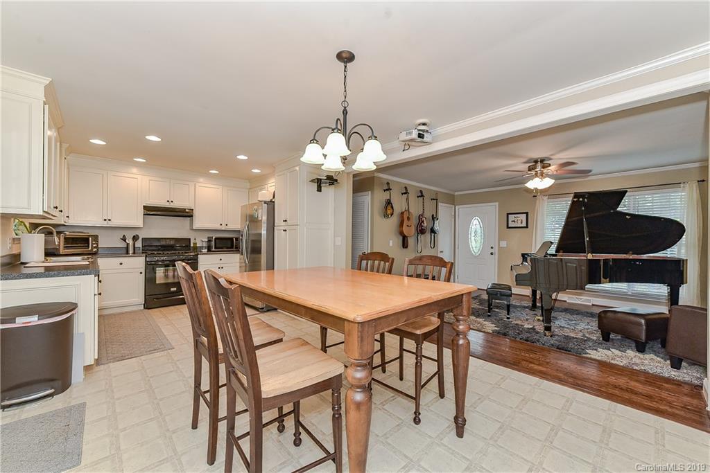 6140 Potter Road Matthews, NC 28104 - Photo 7 of 40 Gallery Image 7