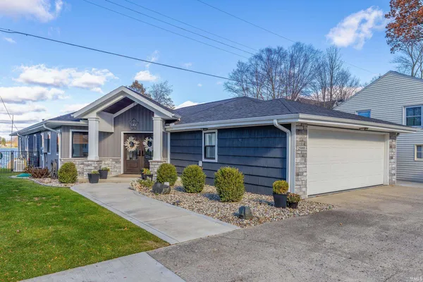$995,000 | 25955 Lake Drive, Elkhart, IN 46514