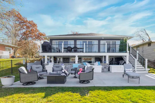 $995,000 | 25955 Lake Drive, Elkhart, IN 46514
