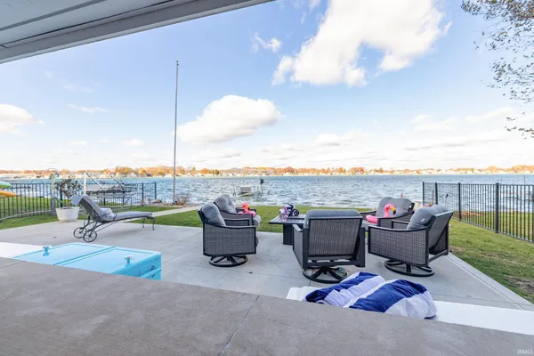 $995,000 | 25955 Lake Drive, Elkhart, IN 46514