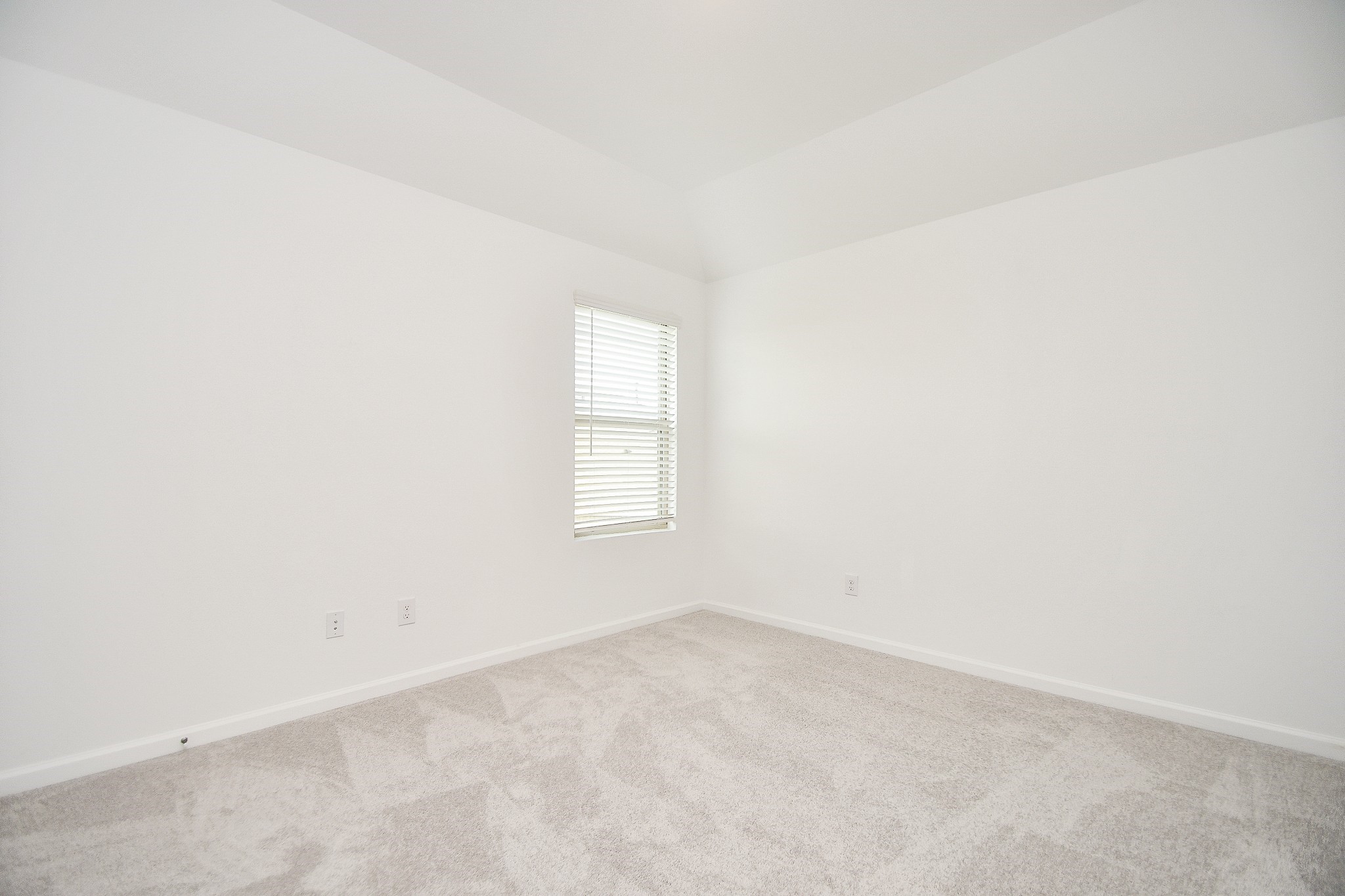 5624 Frst Cv Drive Rosenberg, TX 77469 - Photo 13 of 32 an empty room with a window