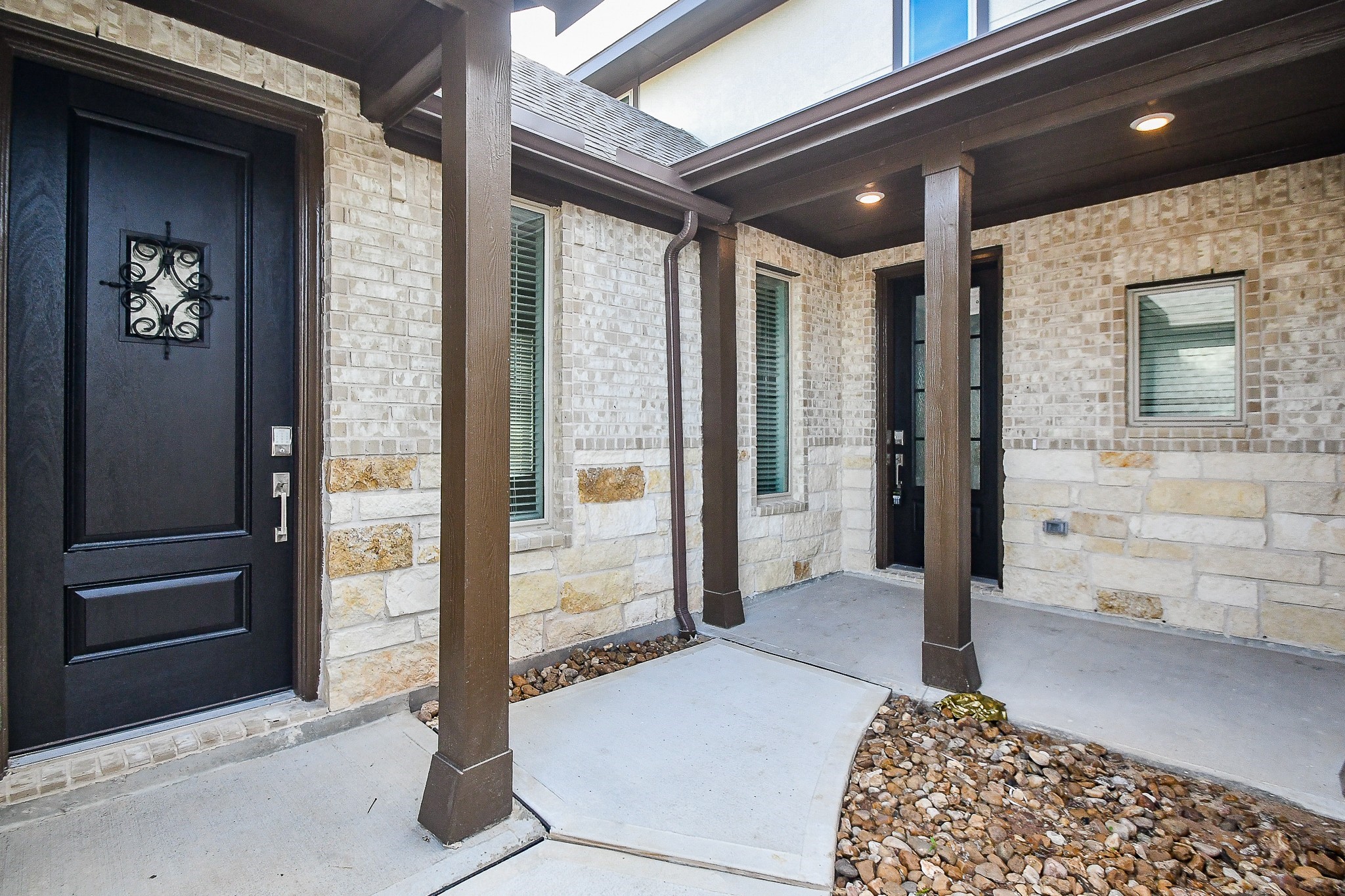 5624 Frst Cv Drive Rosenberg, TX 77469 - Photo 2 of 32 a bathroom with a tub and shower