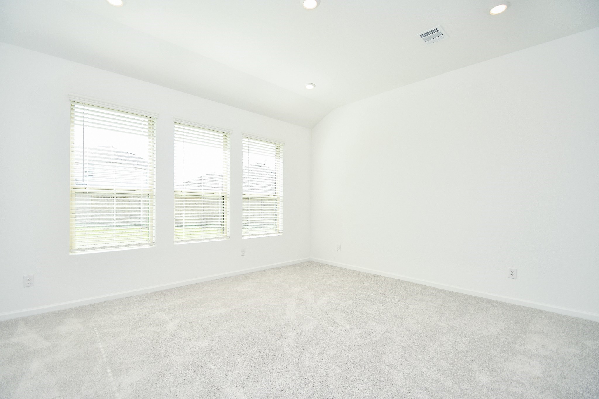 5624 Frst Cv Drive Rosenberg, TX 77469 - Photo 28 of 32 an empty room with a window