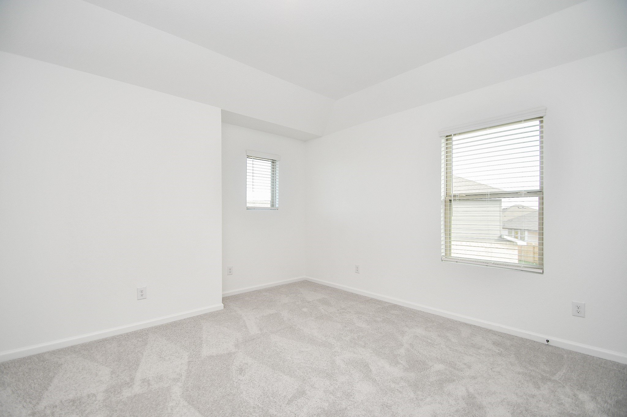 5624 Frst Cv Drive Rosenberg, TX 77469 - Photo 5 of 32 an empty room with a window