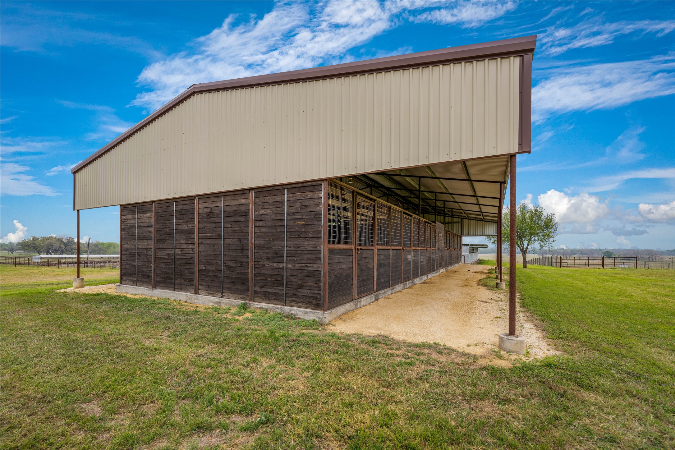 1119 Wolters Road Schulenburg, TX 78956 - Photo 5 of 39 a view of a backyard