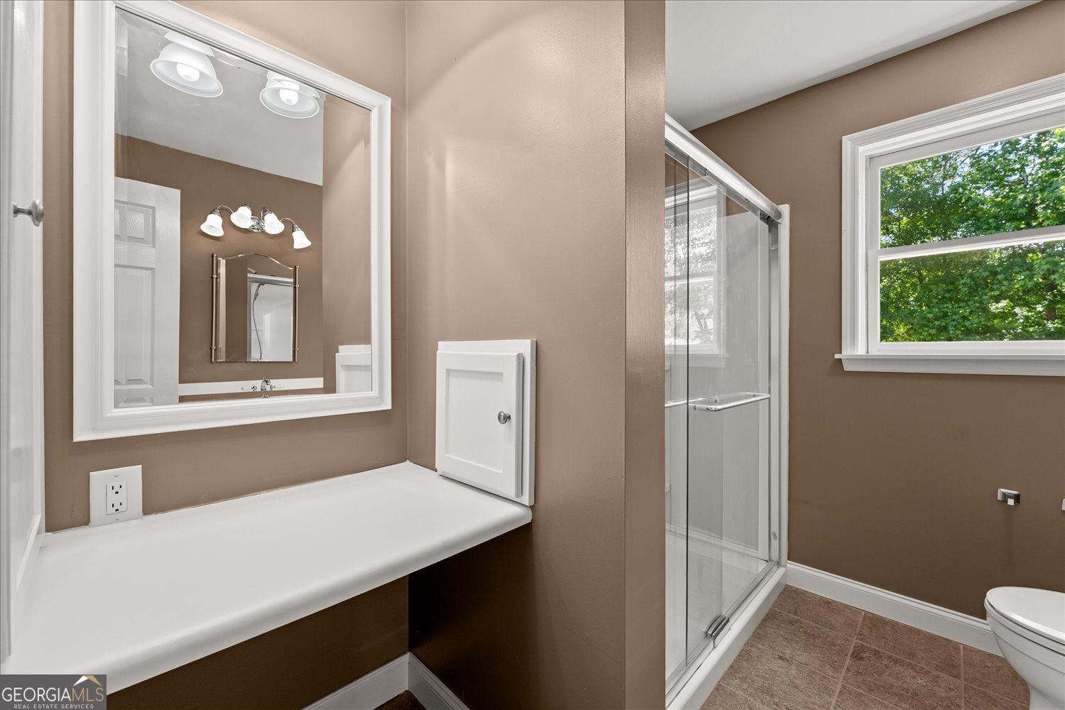 110 Riverside Drive Washington, GA 30673 - Photo 20 of 29 a very nice looking room with a large window