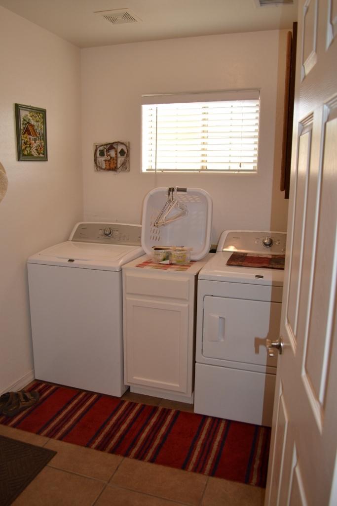 2772 Mason Ridge Road Show Low, AZ 85901 - Photo 11 of 51 a utility room with dryer and washer