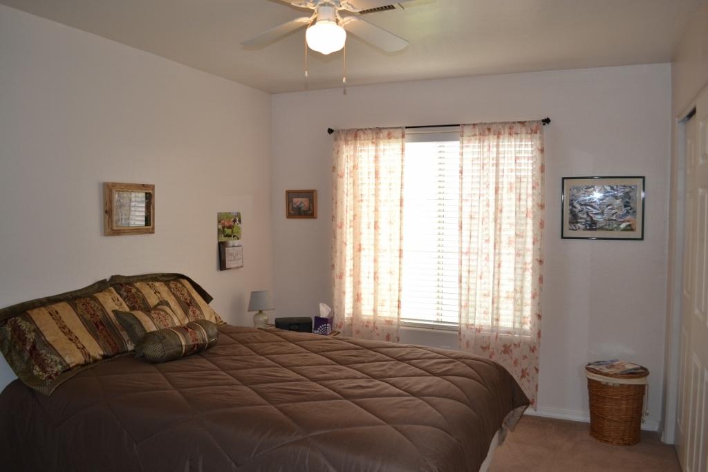 2772 Mason Ridge Road Show Low, AZ 85901 - Photo 18 of 51 a bedroom with a bed and a large window