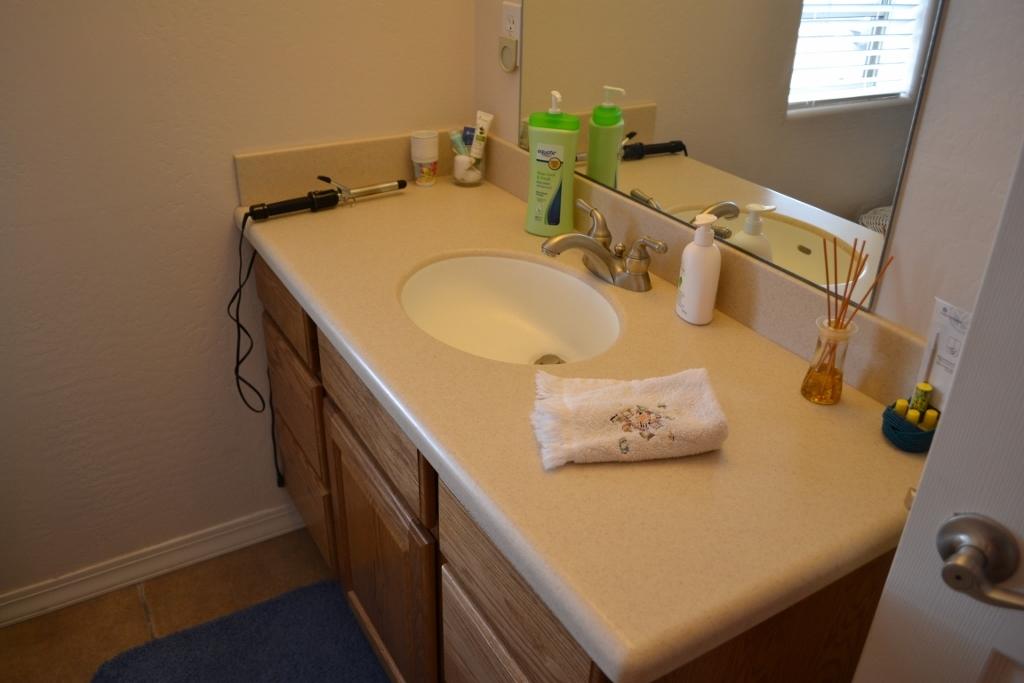 2772 Mason Ridge Road Show Low, AZ 85901 - Photo 20 of 51 a bathroom with a sink and mirror