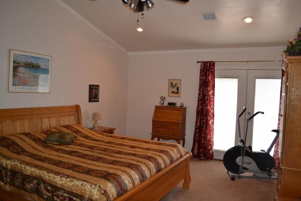 2772 Mason Ridge Road Show Low, AZ 85901 - Photo 21 of 51 a bedroom with a bed gym equipment and a large window
