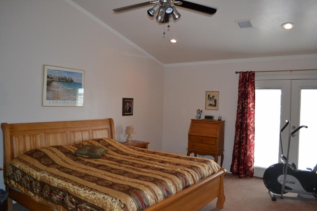2772 Mason Ridge Road Show Low, AZ 85901 - Photo 22 of 51 a bedroom with a bed and ceiling fan
