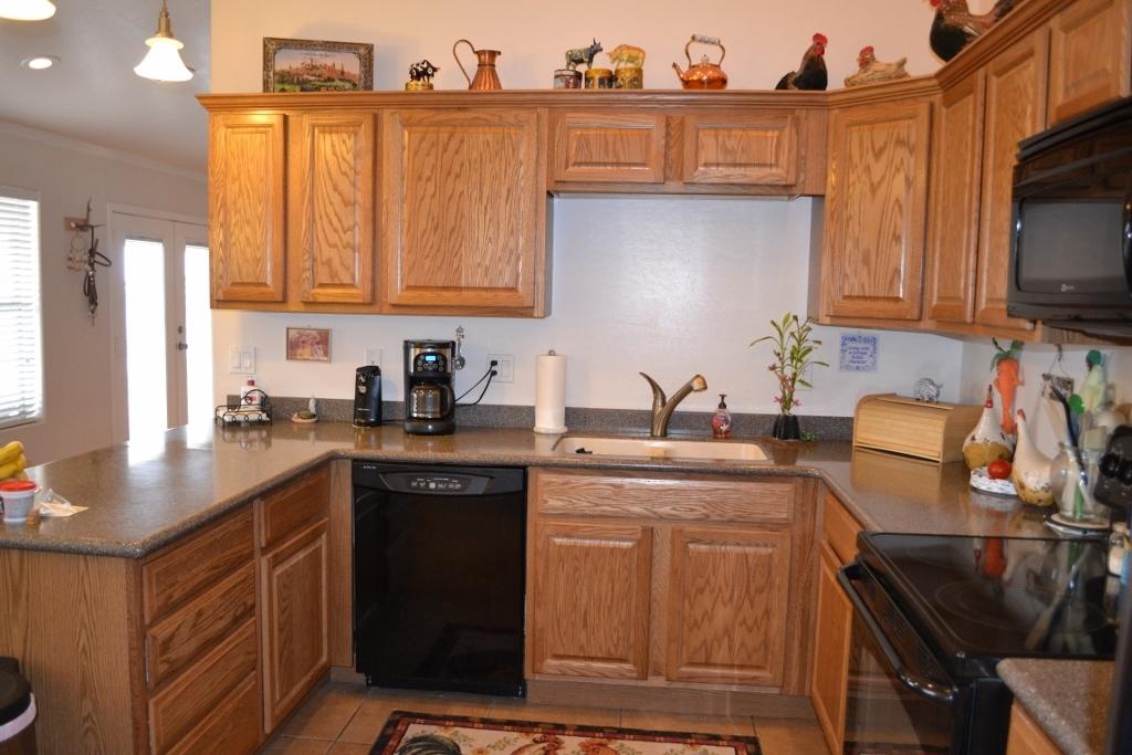 2772 Mason Ridge Road Show Low, AZ 85901 - Photo 9 of 51 a kitchen with stainless steel appliances granite countertop a sink stove and refrigerator