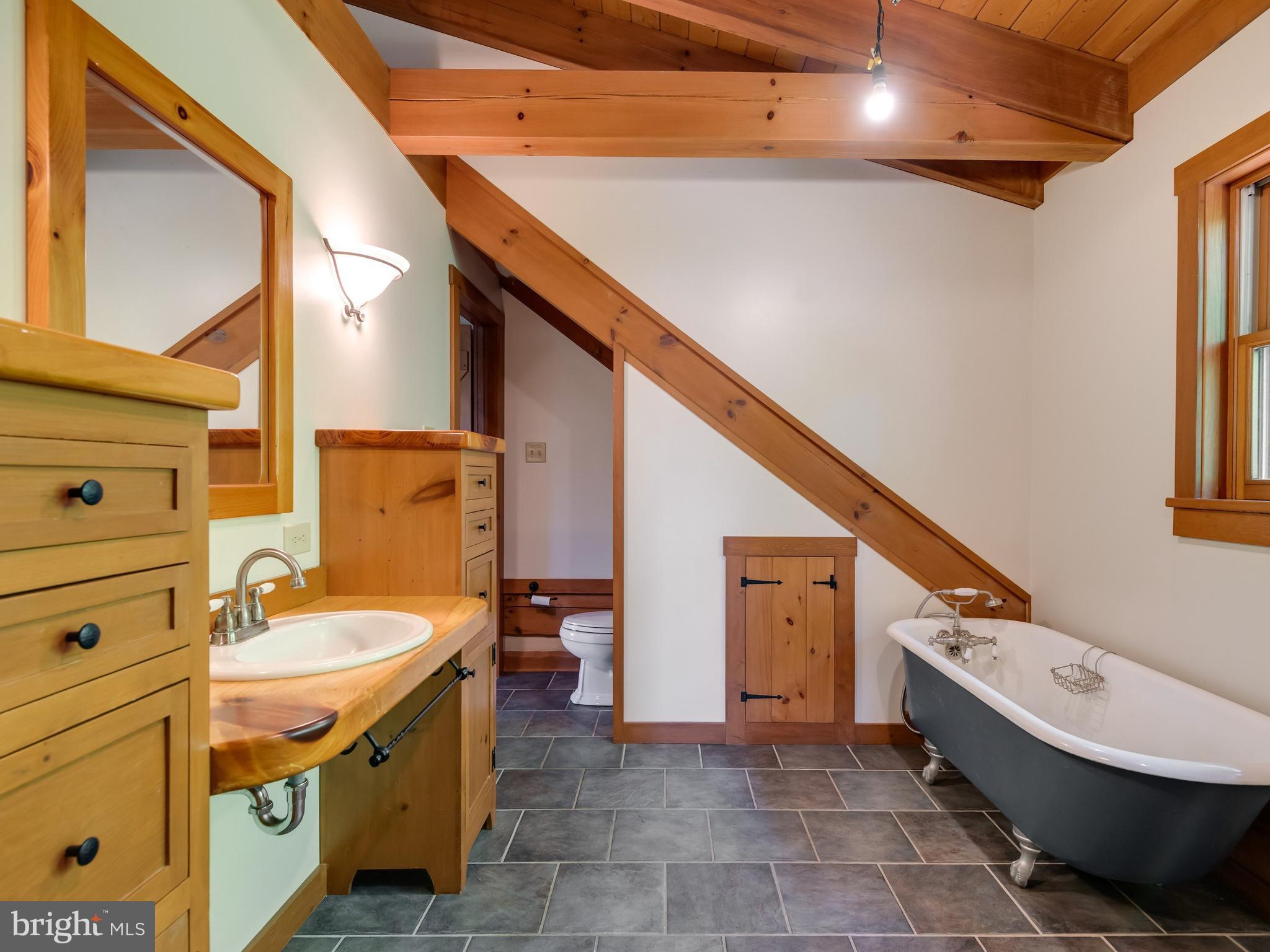533 Mt Pleasant Road Pottstown, PA 19465 - Photo 33 of 109 Full Upper Level Bath