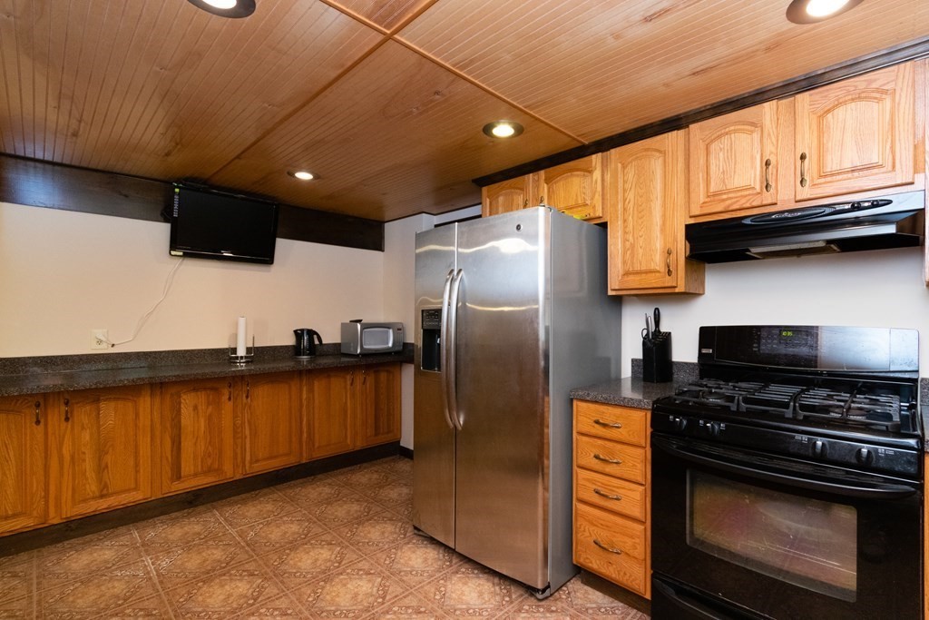 4 Oaklawn Road Freetown, MA 02702 - Photo 21 of 37