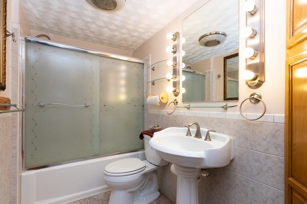 4 Oaklawn Road Freetown, MA 02702 - Photo 22 of 37