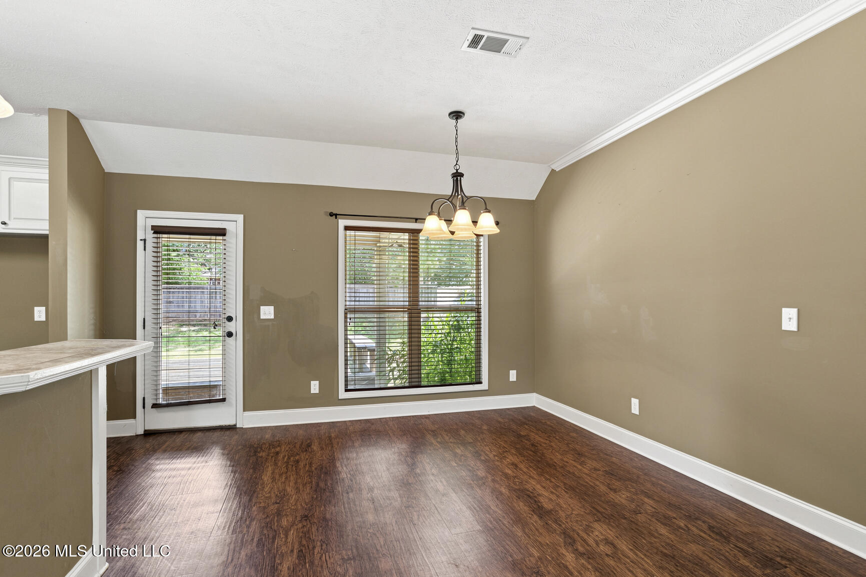159 Harvey Circle Canton, MS 39046 - Photo 9 of 27 159 Harvey Cir-9