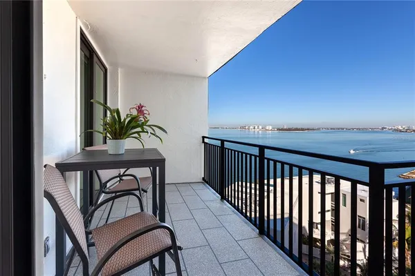 $575,000 | 4822 Ocean Boulevard, Unit 10E, Sarasota, FL 34242