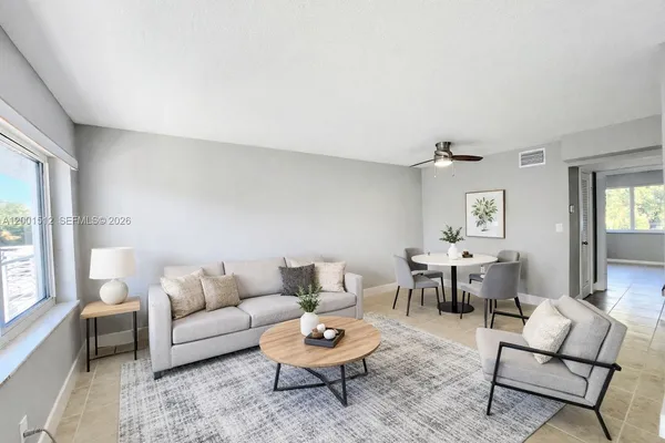 $2,000 | 335 Southwest 20th Street, Unit 9, Fort Lauderdale, FL 33315