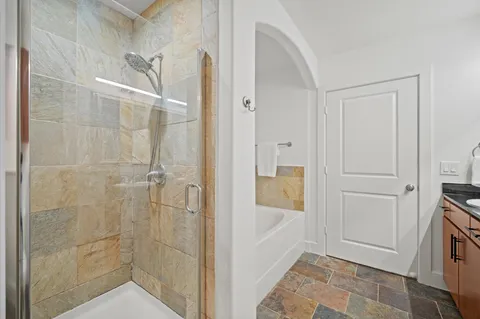 $298,695 | 1901 Post Oak Boulevard, Unit 204, Houston, TX 77056