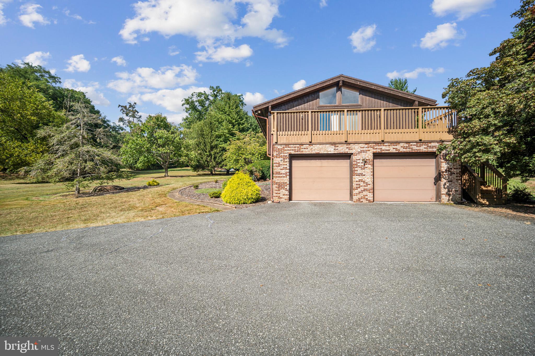 215 Skyline Drive Reading, PA 19606 - Photo 2 of 32