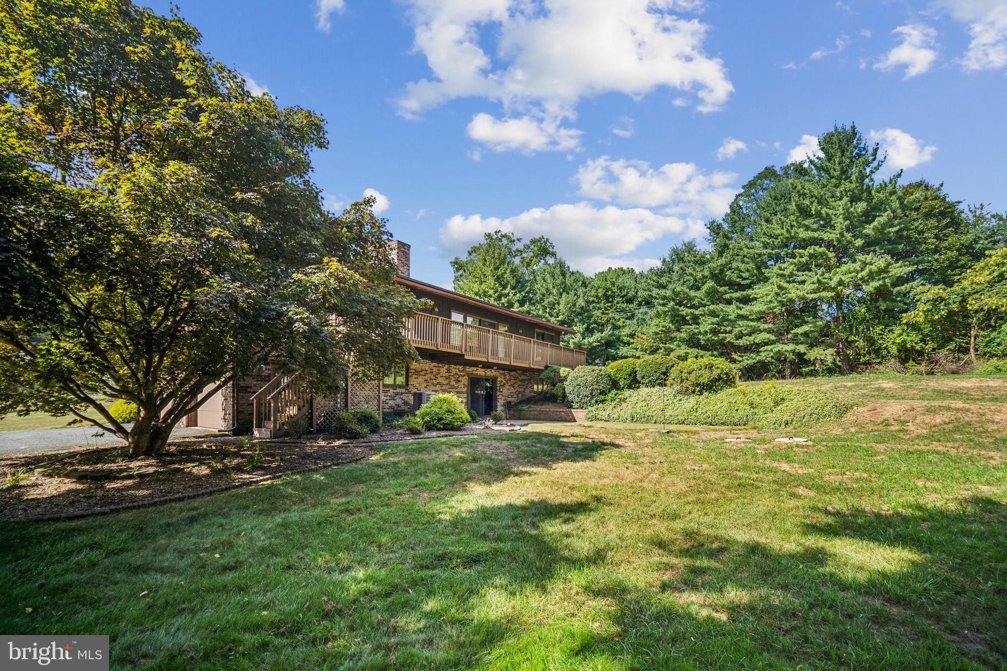 215 Skyline Drive Reading, PA 19606 - Photo 3 of 32