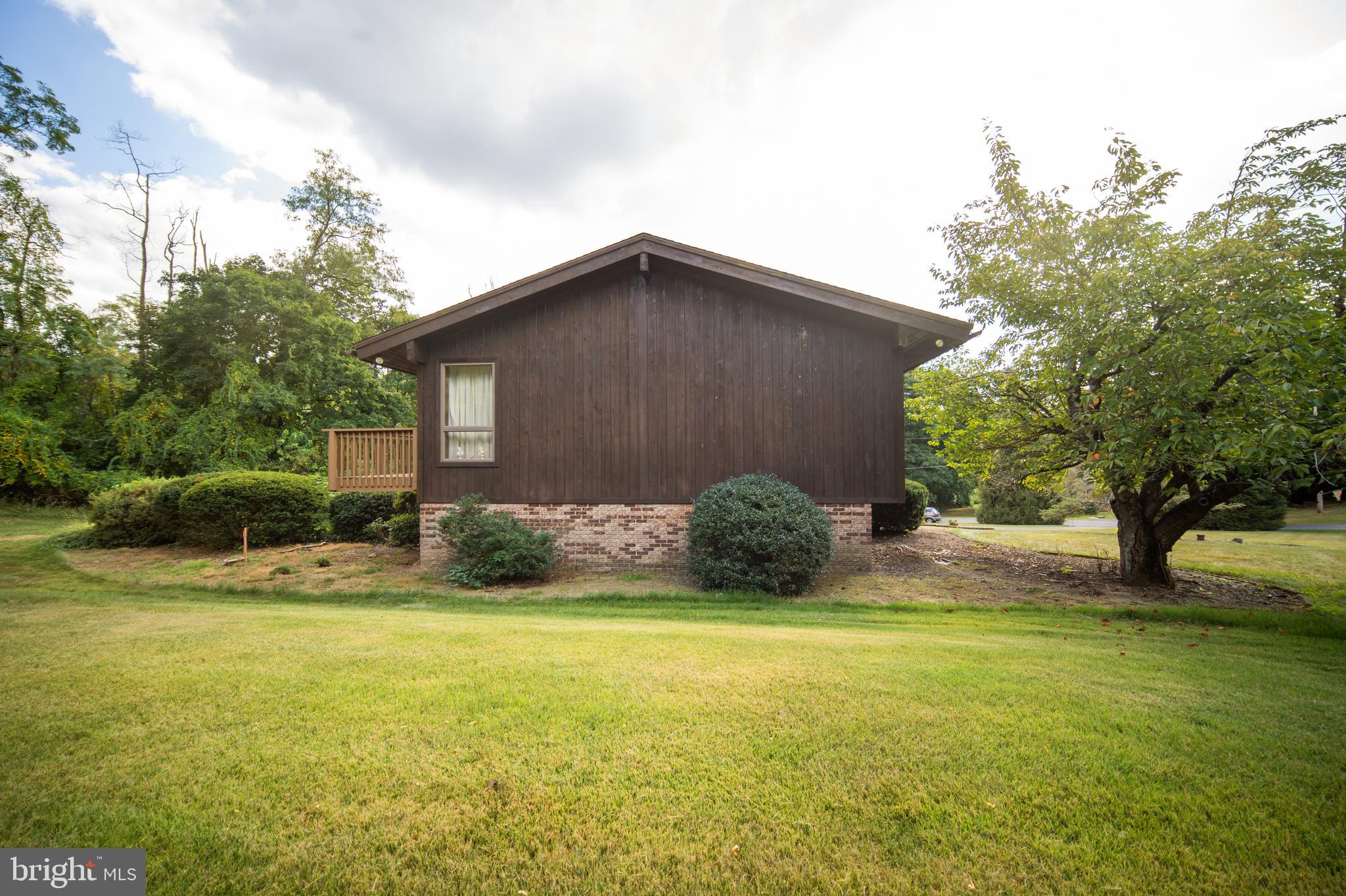 215 Skyline Drive Reading, PA 19606 - Photo 5 of 32