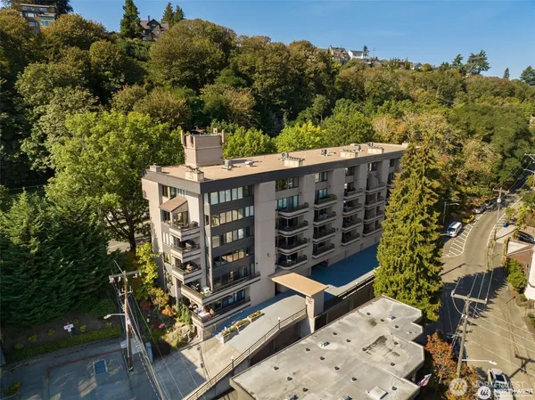 $3,500 | 700 Crockett Street, Unit 204, Seattle, WA 98109