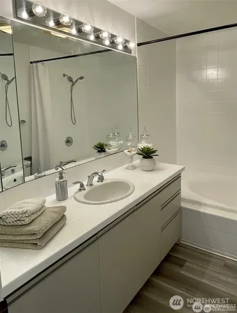 $3,500 | 700 Crockett Street, Unit 204, Seattle, WA 98109
