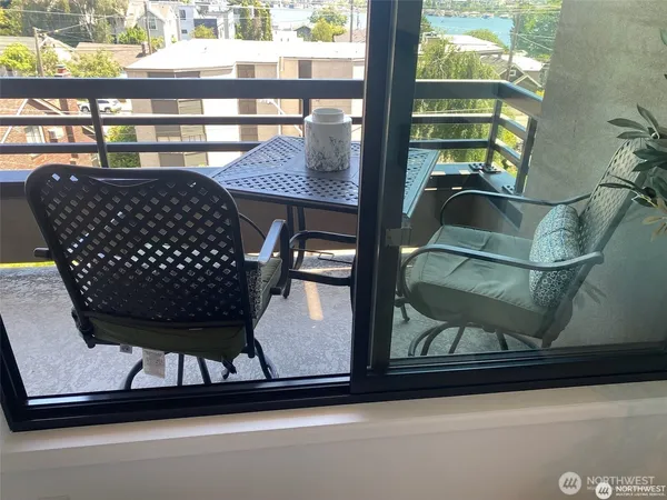 $3,500 | 700 Crockett Street, Unit 204, Seattle, WA 98109