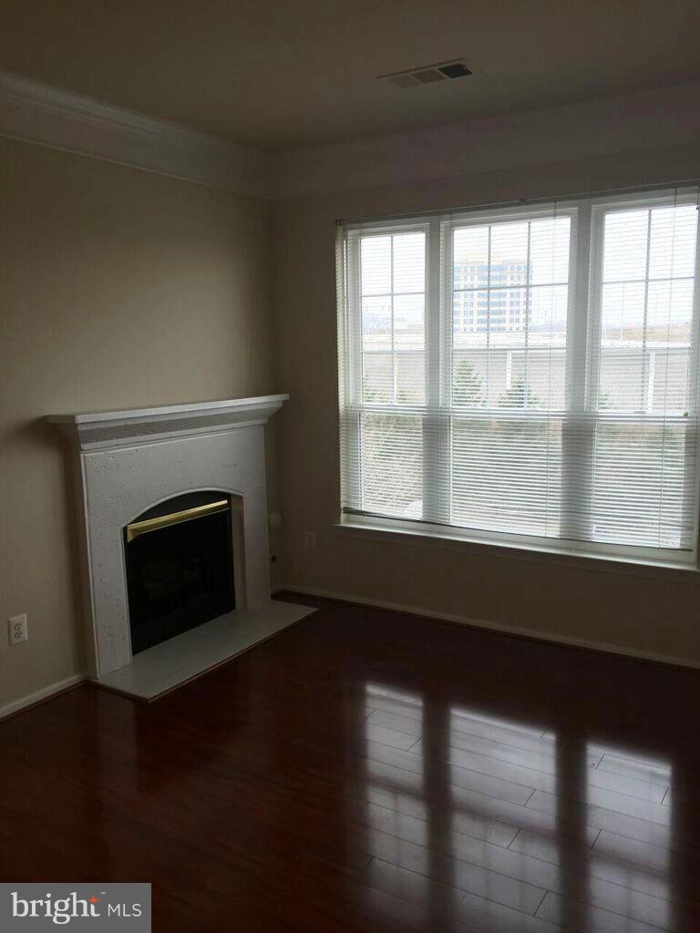 1530 Spring Gate Dr., Unit 9411 McLean, VA 22102 - Photo 7 of 22 Living Room