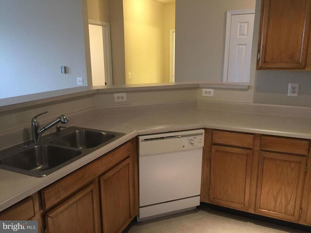 1530 Spring Gate Dr., Unit 9411 McLean, VA 22102 - Photo 9 of 22 Kitchen