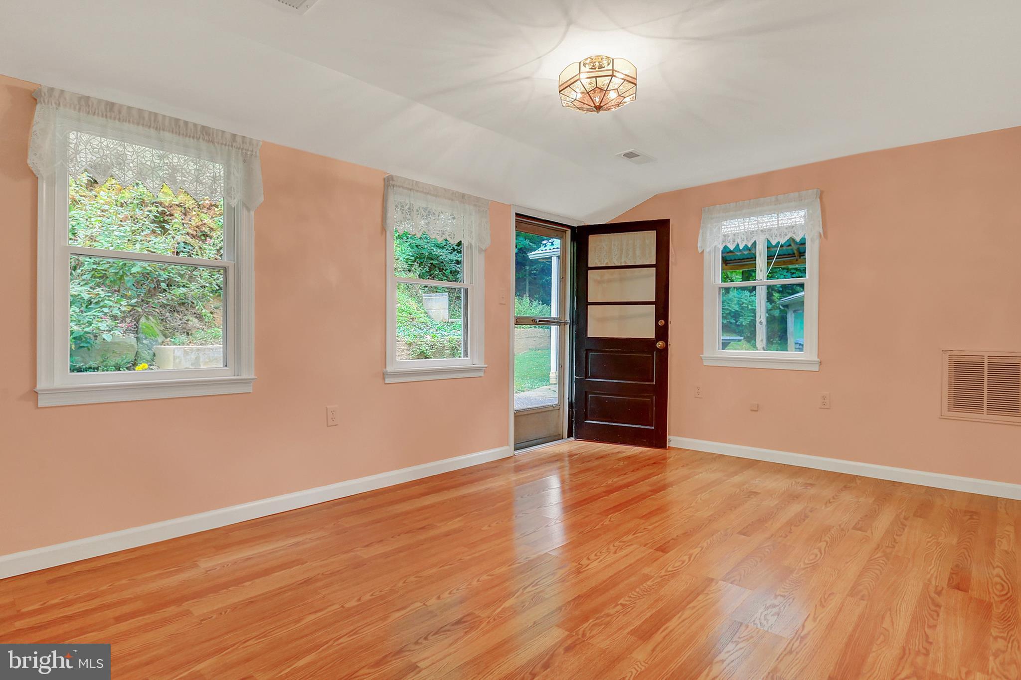 10 Hilltop Road Delta, PA 17314 - Photo 11 of 20 Dining Room