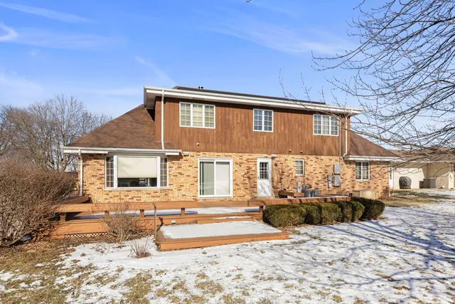 $335,000 | 524 Meadow Lane, Beecher, IL 60401