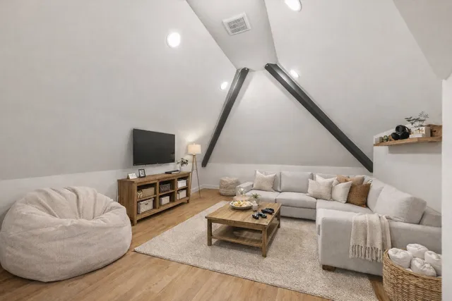 $335,000 | 524 Meadow Lane, Beecher, IL 60401