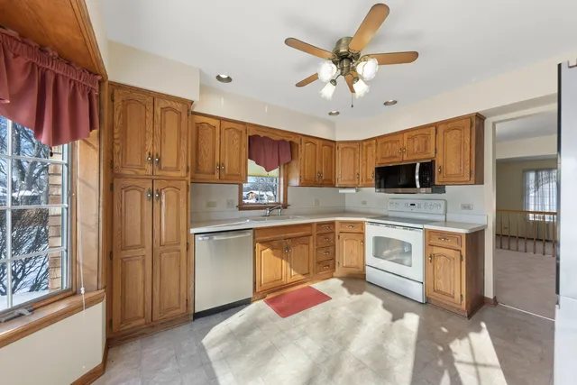 $335,000 | 524 Meadow Lane, Beecher, IL 60401