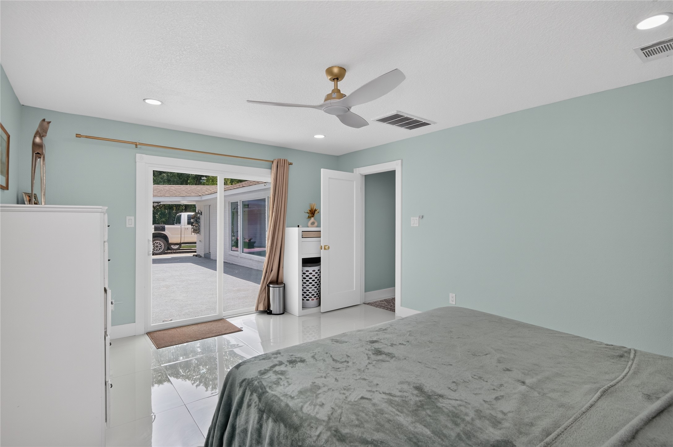 623 County Road 687 Angleton, TX 77515 - Photo 18 of 39