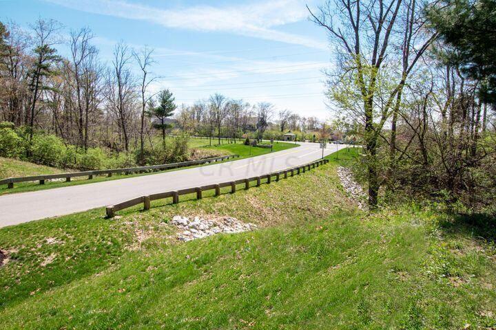 890 Lale Point Delaware, OH 43015 - Photo 6 of 6 Cliffshire 4