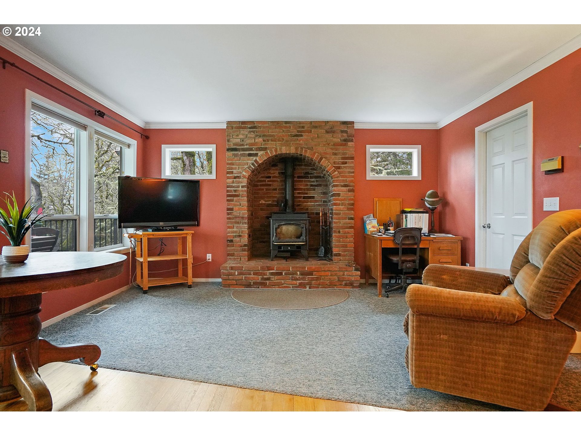 2080 Cherry Knoll Road Dallas, OR 97338 - Photo 16 of 48 a living room with furniture and a flat screen tv