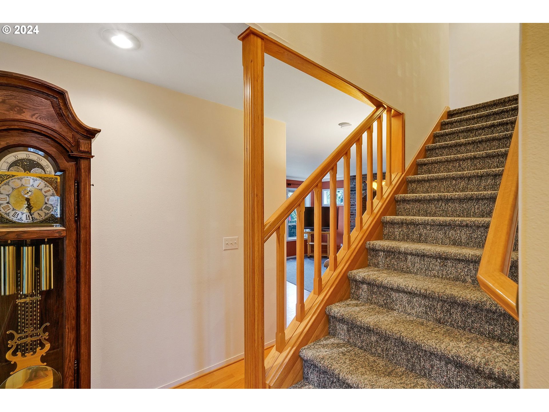 2080 Cherry Knoll Road Dallas, OR 97338 - Photo 18 of 48 a view of entryway and hall with wooden floor