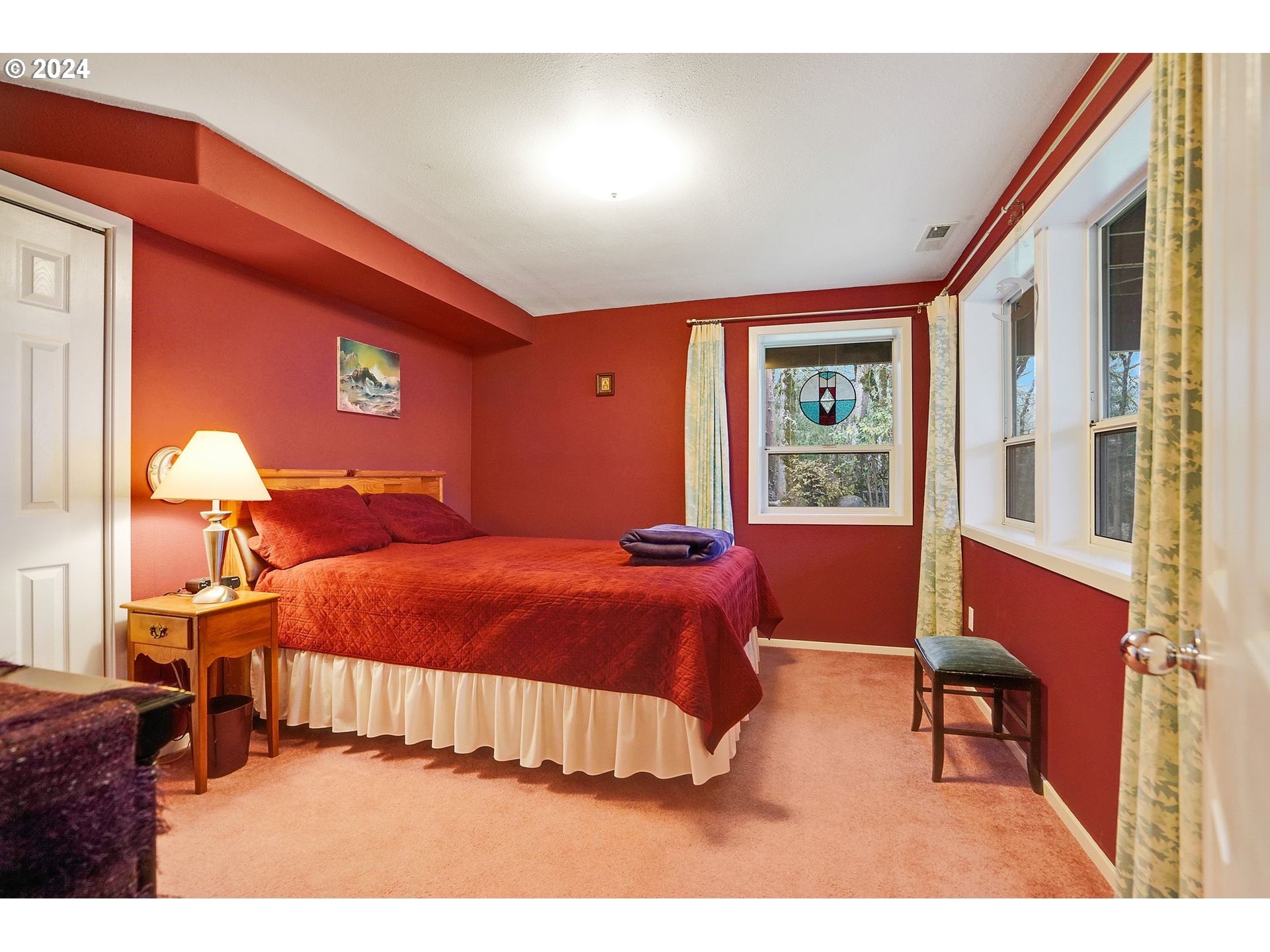 2080 Cherry Knoll Road Dallas, OR 97338 - Photo 28 of 48 a bedroom with a bed and a window