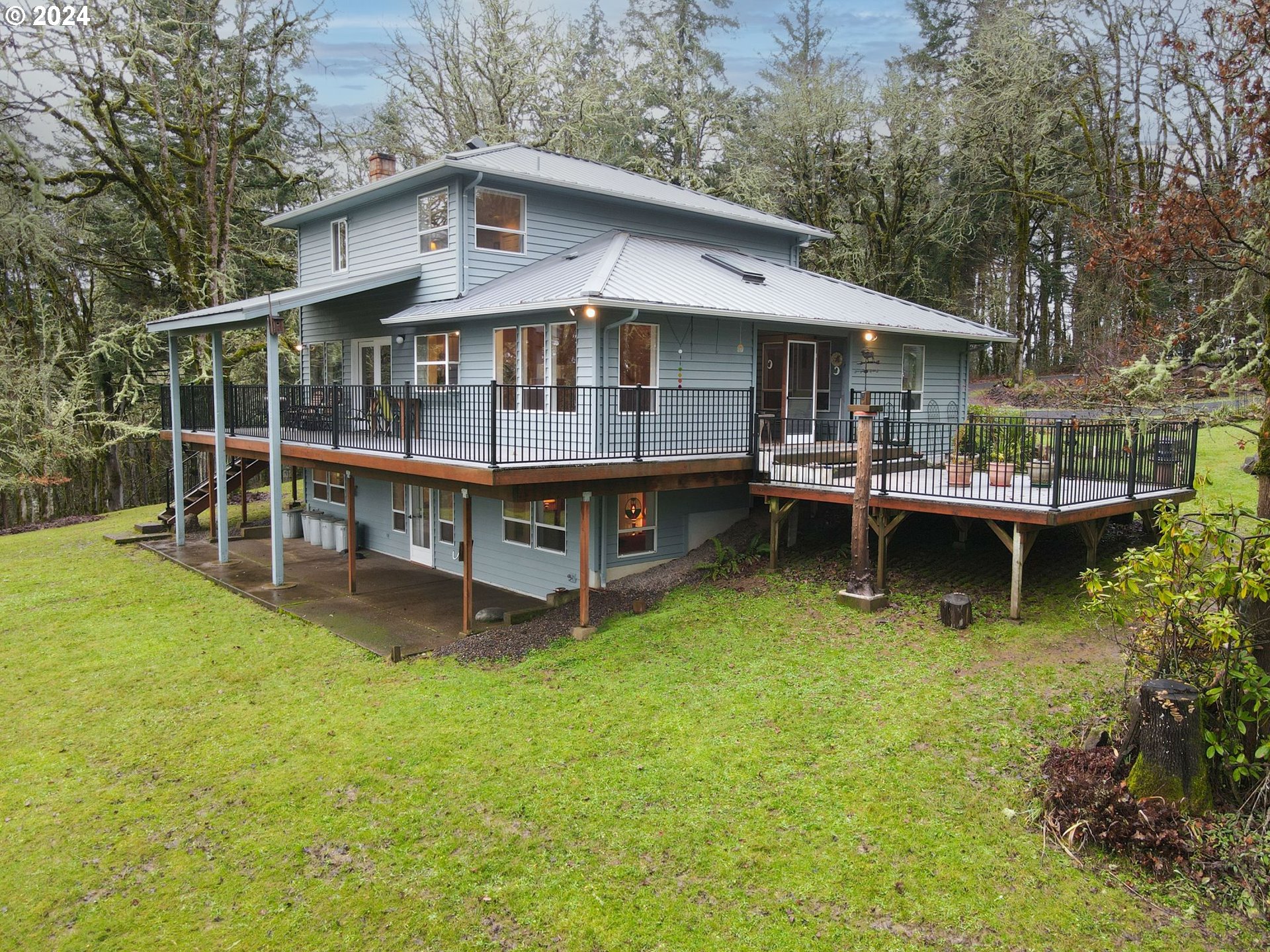 2080 Cherry Knoll Road Dallas, OR 97338 - Photo 39 of 48 a backyard of a house with table and chairs
