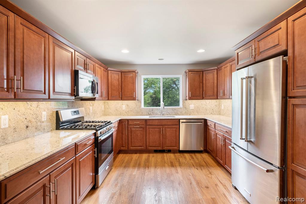 7340 Hartland Road Fenton, MI 48430 - Photo 6 of 31