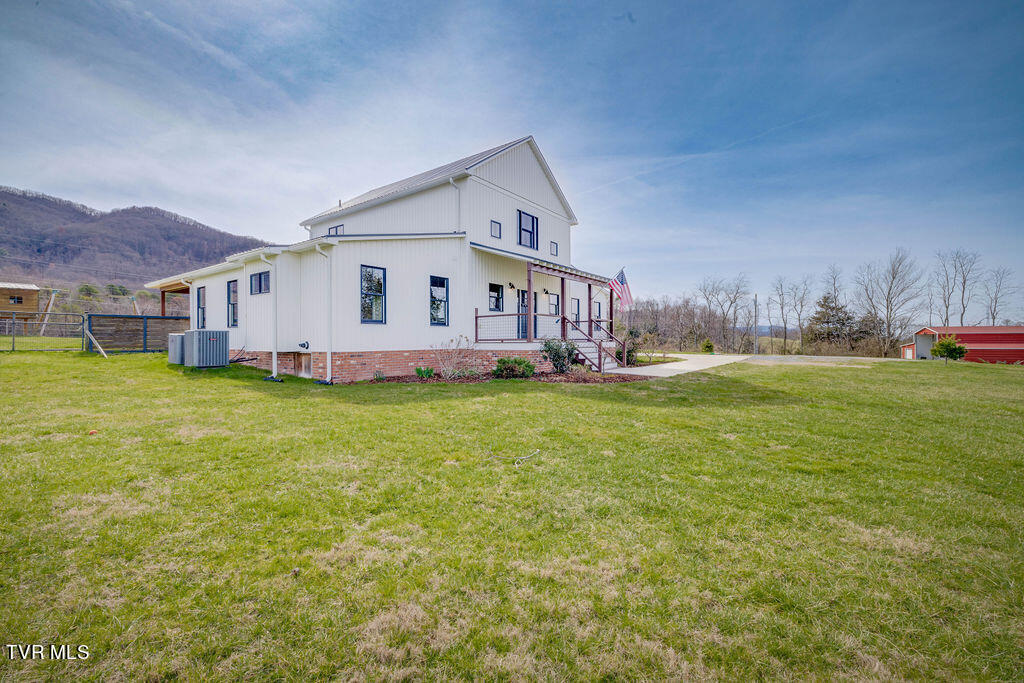 259 Bill Bennett Road Johnson City, TN 37604 - Photo 2 of 61 002